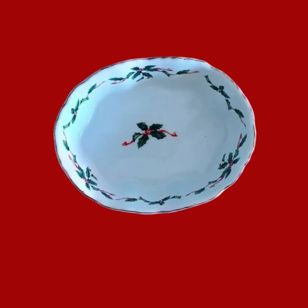 Vintage Lefton China Boughs of Holly Pattern with Gold Trim Nut Candy Dish